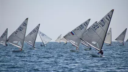 "Есенни ветрила"